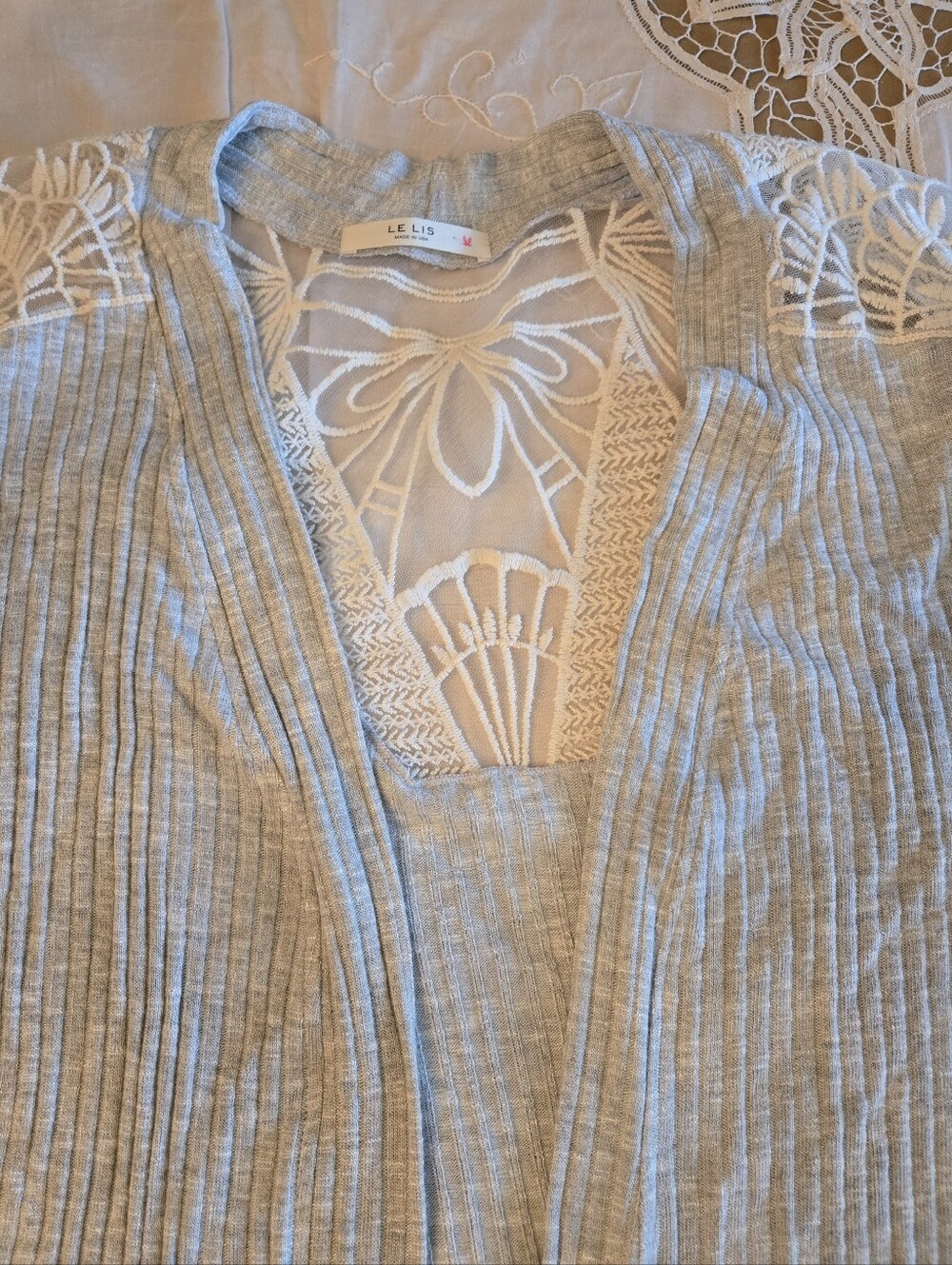 LE LIS Cartigan - LACE SHOULDERS AND BACK - LIGHT GREY -LARGE